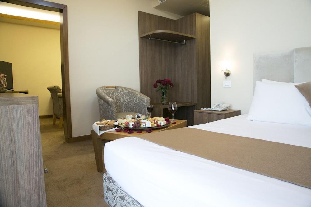 Bzommar Palace Hotel 주니에 외부 사진