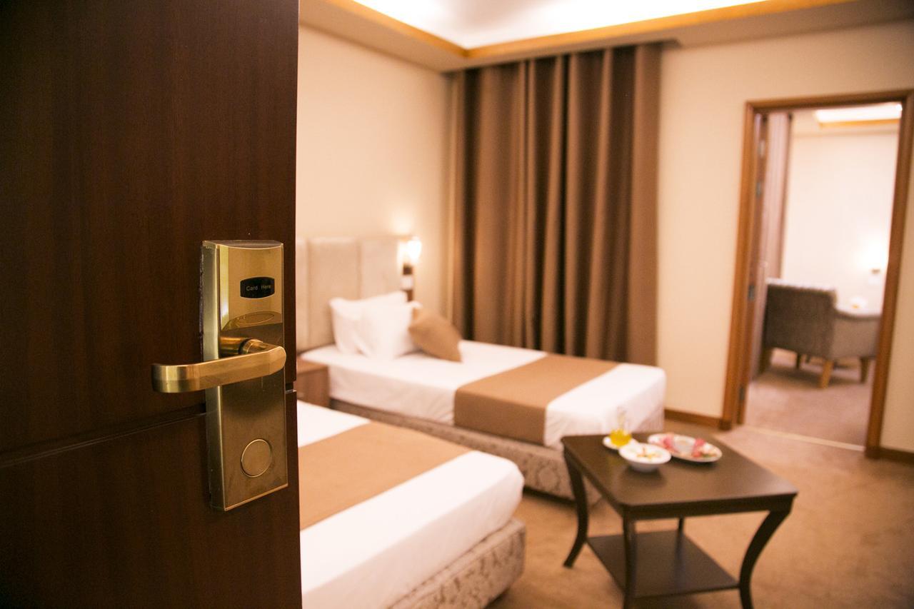 Bzommar Palace Hotel 주니에 외부 사진