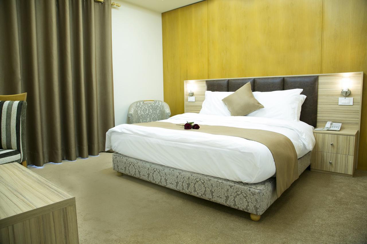 Bzommar Palace Hotel 주니에 외부 사진